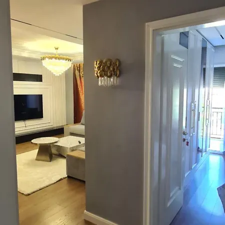 Urban Elegance Апартаменты *