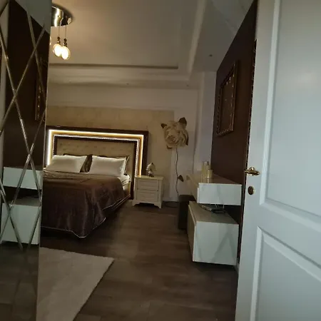 Urban Elegance Апартаменты