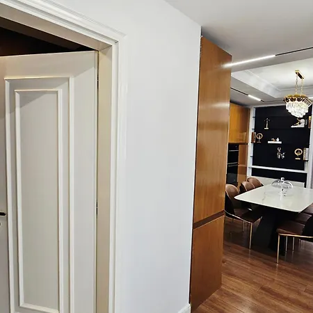 Apartment Urban Elegance