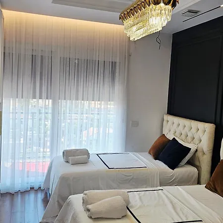 Urban Elegance Apartment *